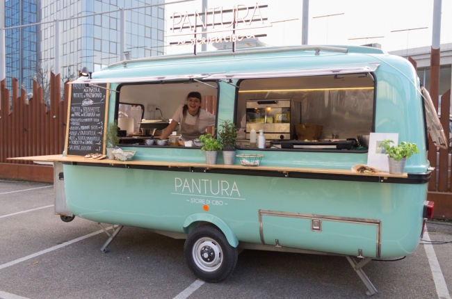 ANCATERING STREET FOOD TRUCK PESCE MILO PANTURA